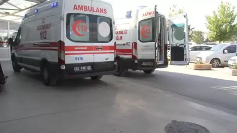 Beyşehir’de ticari taksi anne ve kızına çarptı: 2 yaralı