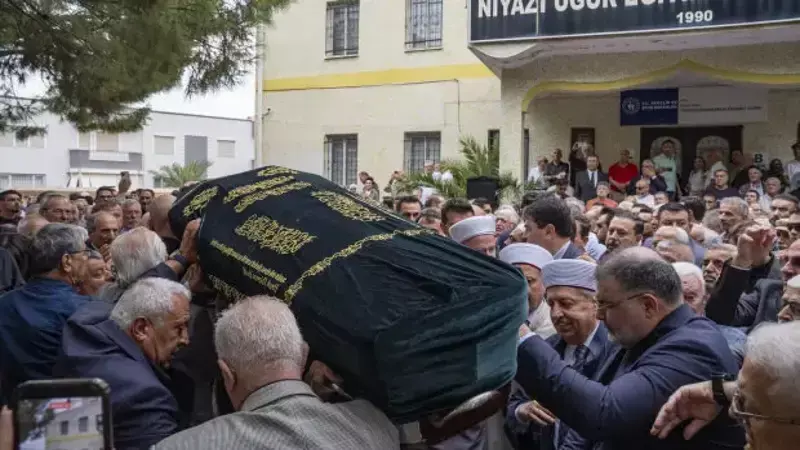 Burhan Özfatura son yolculuğuna uğurlandı