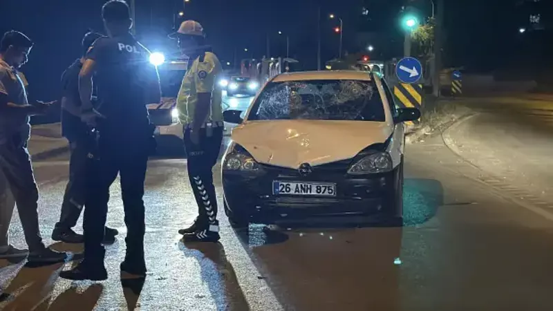 Eskişehir'de otomobil ile motosiklet çarpıştı: Yaralılar var