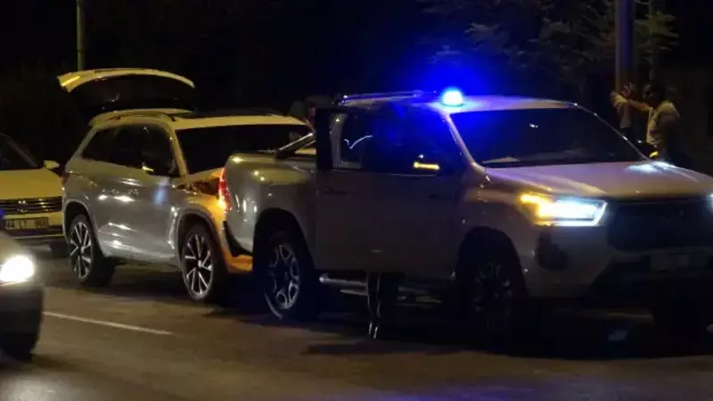 Malatya'da zincirleme kaza: AK Partili vekilin makam aracı hasar aldı