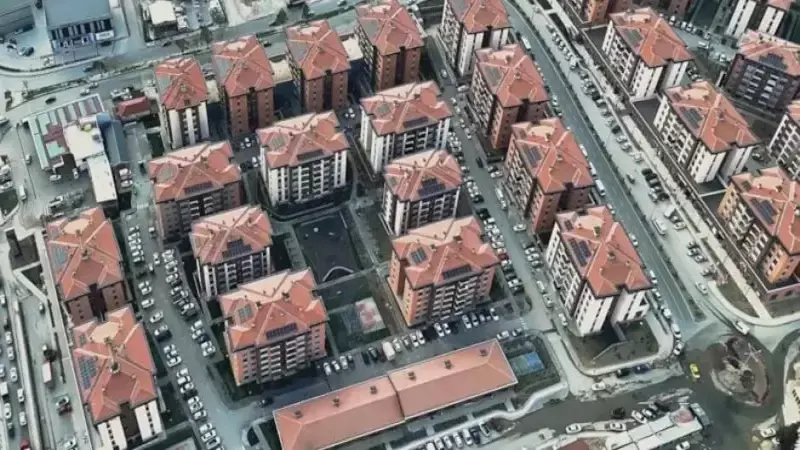 Ruhi Çenet, deprem bölgesinde inşa edilen mahalleleri gezdi