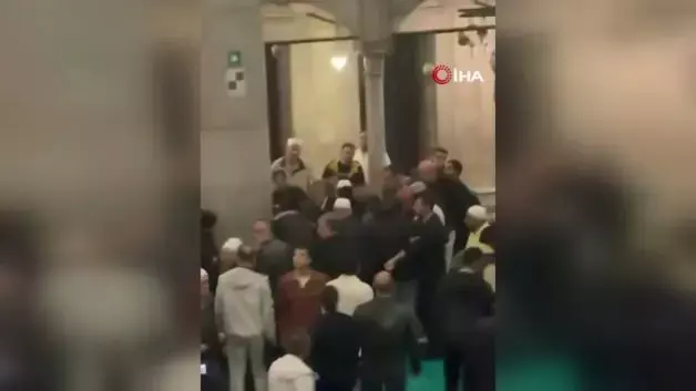 Sözün bittiği yer: Eyüpsultan Camii'nde silahlı kavga! Havaya ateş açtı