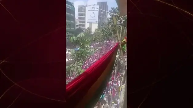 1 milyon kişi Arsenal için sokağa döküldü