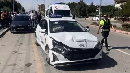 14 yaşındaki çocuğun kullandığı araç sınav aracına çarptı: 4 yaralı
