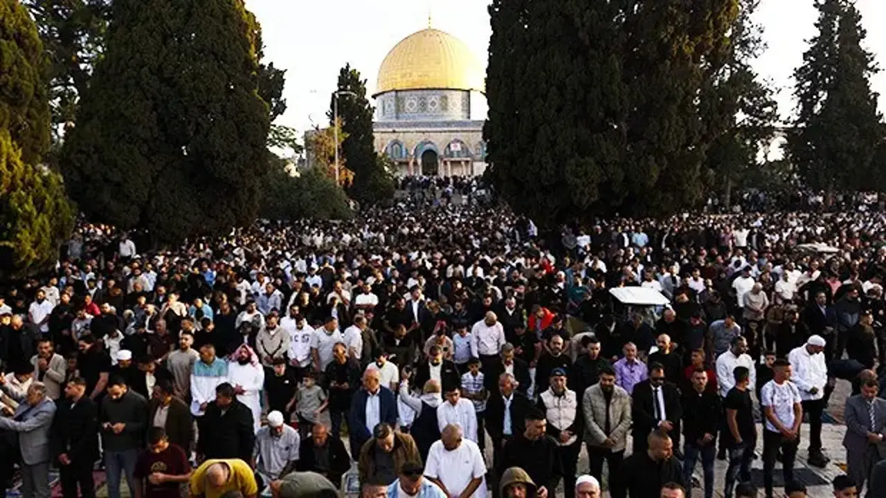 140 bin kişi Mescid-i Aksa'da bayram namazı kıldı