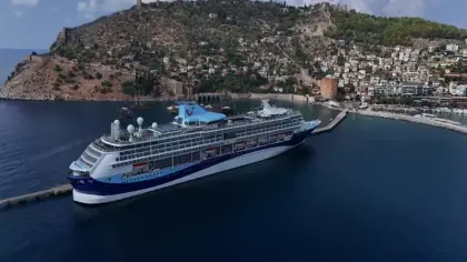264 metrelik dev gemi Alanya'ya yanaştı! Bin 765 turist ilçeye akın etti