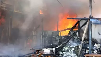 3 katlı binada yangın: Bulgaristan yolu 2 saat kapalı kaldı