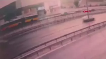 3 kişi hayatını kaybetmişti: Küçükçekmece'deki feci kaza kamerada!
