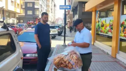 34 yıldır aynı rutininden vazgeçmiyor! Rize’de onu herkes güler yüzüyle tanıyor