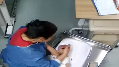 5 günlük bebeğe şiddet uygulayan hemşire:  