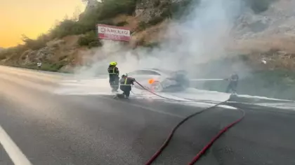 8 milyon TL’lik elektrikli otomobil seyir halindeyken küle döndü