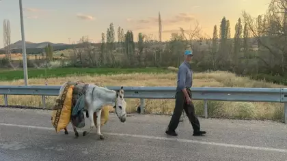 800 liraya aldı, 5 yıldır onunla çalışıyor! 74 yaşındaki çiftçinin ilginç çalışma prensibi