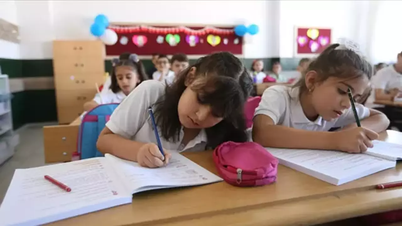 9 günlük ara tatil bitiyor! Okullar yarın açılıyor