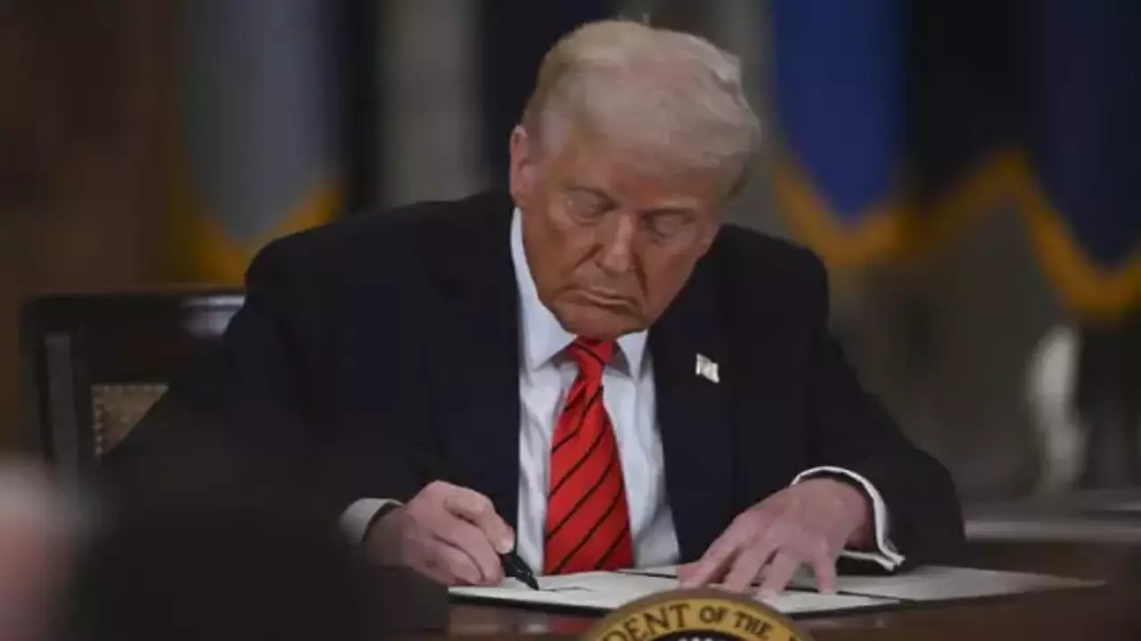 ABD dolarında tarihi karar: Trump'ın imzası banknotlara basılacak