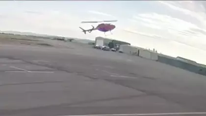 ABD’deki helikopter dehşeti kamerada: Piste çakılıp paramparça oldu!