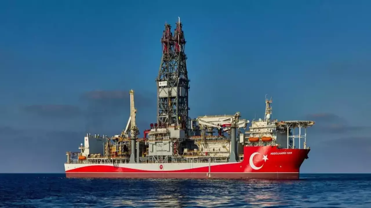 Abdülhamid Han, Karadeniz'de yılın ilk keşif sondajına başladı
