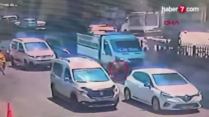Adana'da feci kaza: Dört yaşındaki çocuk iki aracın altında can verdi