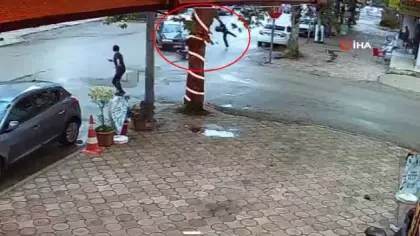 Adana'da feci motor kazası kamerada: Havada taklalar attı!