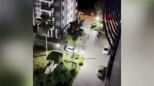 Adana'da komşusu ile tartışan şahıs, bahçeye çıkıp kurşun yağdırdı