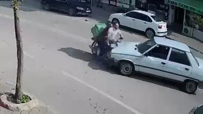 Adana'da otomobil ile motosiklet çarpıştı: Karı koca yaralandı