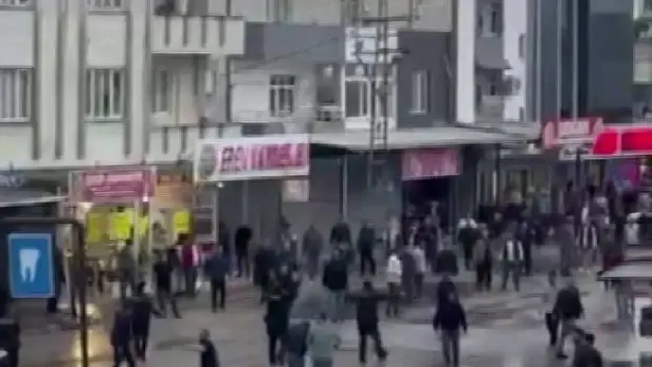 Adana'da sokak ortasında kavga: Polis havaya ateş açtı