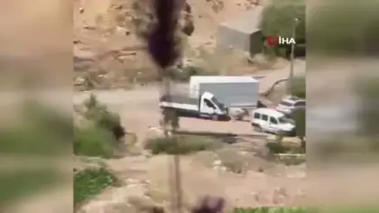 Adıyaman'da dehşet görüntüler: Kamyonetle çarptığı şahsı metrelerce fırlattı