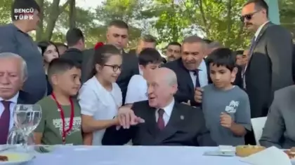 Ahlat’ta Bahçeli ile küçük çocuk arasında samimi diyalog: ‘Sen de öyle ol’
