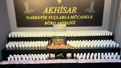Akhisar’da zehir tacirlerine dev darbe: Evden 30 bin adedi aşkın uyuşturucu hap fırladı!