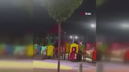 Aksaray’da bu kadar da olmaz dedirten görüntüler: Oyun parkına motosikletle çıktılar!