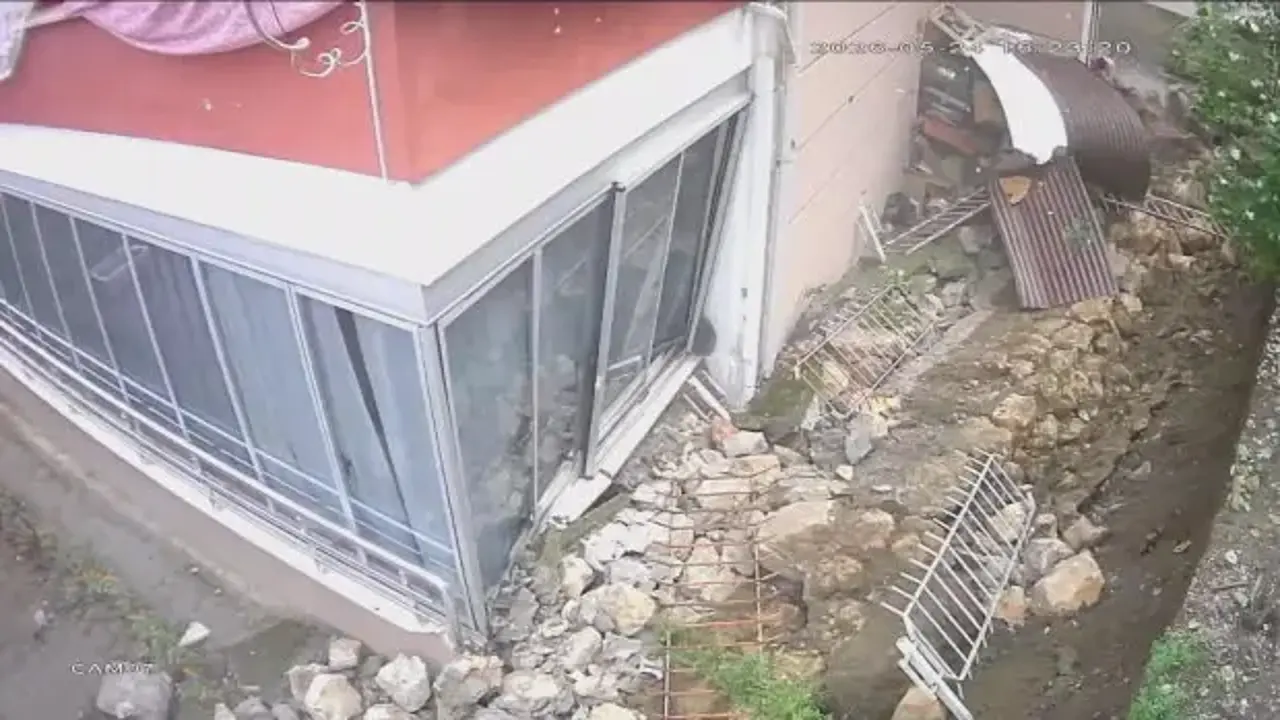 Amasya'da istinat duvarı çöktü