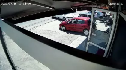 Ankara'da EGO otobüsünün iş yerine çarpma anına ait görüntüler ortaya çıktı