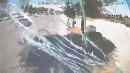 Ankara'da EGO otobüsünün karıştığı trafik kazası güvenlik kamerasında