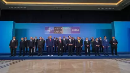 Ankara'da tarihi kare! NATO Liderler Zirvesi'nde aile fotoğrafı çekildi