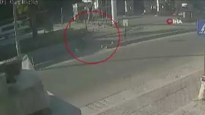Antakya'da iki motosiklet çarpıştı: 1 kişinin öldüğü feci kaza kamerada