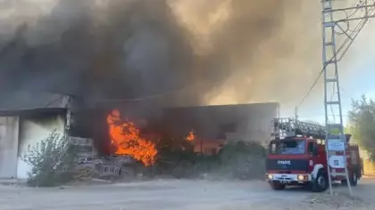 Antalya'da ambalaj deposunda çıkan yangın kontrol altına alındı