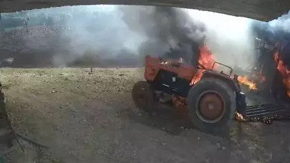 Antalya'da kendi kendine çalışan traktör alev topuna döndü