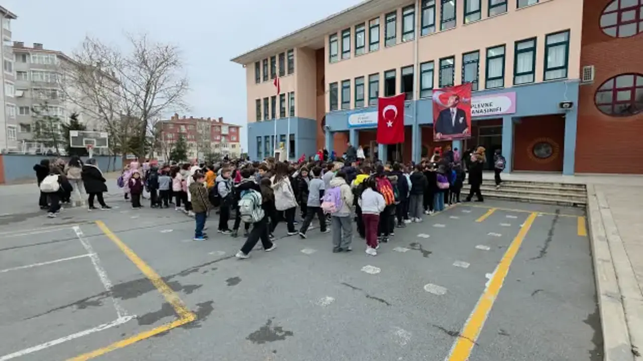 Ara tatil sona erdi, okullarda ders zili yeniden çaldı