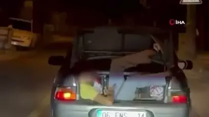 Araç bagajındaki tehlikeli yolculuk kamerada