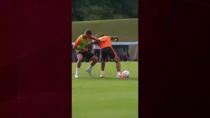 Arda Turan Shakhtar idmanlarında futbolcuların pestilini çıkardı!