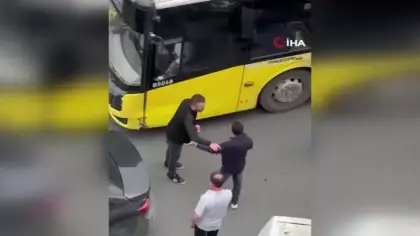Arnavutköy’de İETT otobüsü otomobille çarpıştı: Sürücü sinir krizi geçirdi