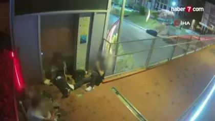 Asansörü işgal edip çevreyi kirlettiler! O anlar kamerada