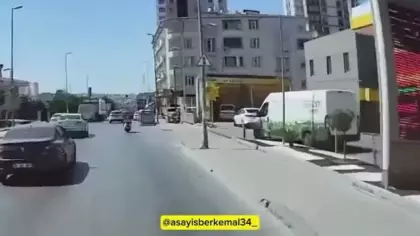 Ateş açıldı, durmadı: Motokuryenin arkasına binen polis şüpheliyi böyle kovaladı!