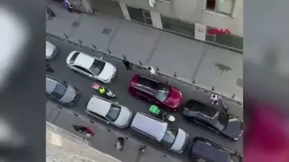 Avcılar'da kazaya neden olan sürücünün otomobiline yumruk atıp saldırdılar