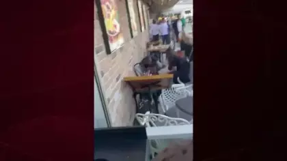 AVM’de kadına silahlı saldırı: Kanlar içinde yere yığıldı