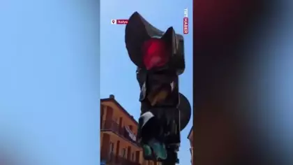 Avrupa kavruluyor: İtalya ve Almanya'da trafik lambaları eridi!