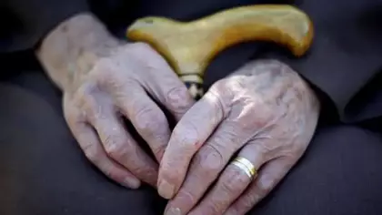 Avrupa ülkesi erken emekliliğe veda ediyor. Ücretlerden yeni kesinti kararı