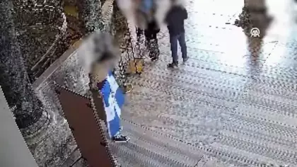 Ayasofya-i Kebir Camii'nde Bizans bayrağı açan iki turist hakkında karar