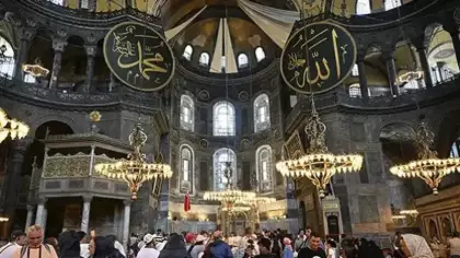 Ayasofya-i Kebir Camii'nde2 turist hakkında işlem başlatıldı
