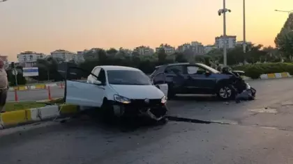 Aydın'da otomobille çarpışan araç refüje çıktı: 1 yaralı