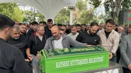 Babasının kucağındayken üzerine kaya parçası düşen Kaan, toprağa verildi